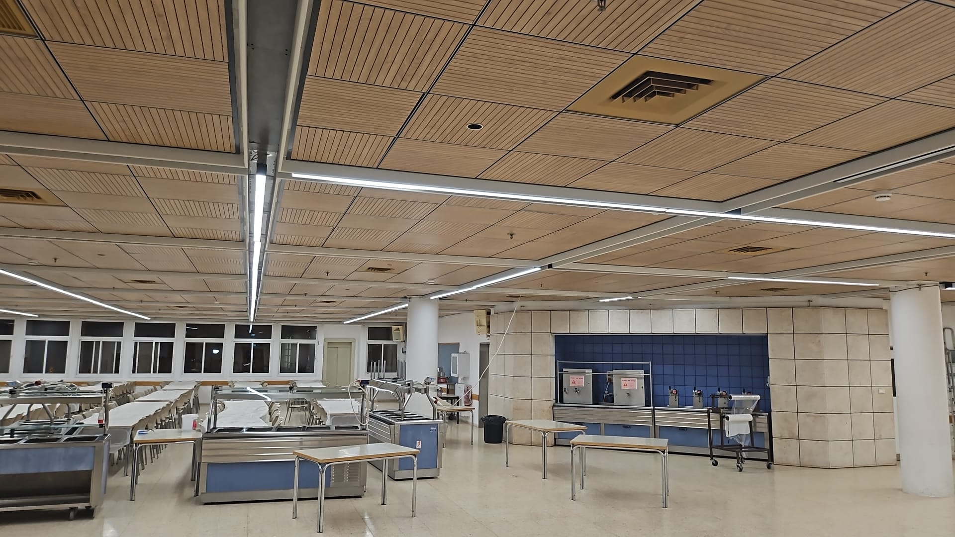 שיפוץ חדר אוכל באולפנה כולל תקרה אקוסטית